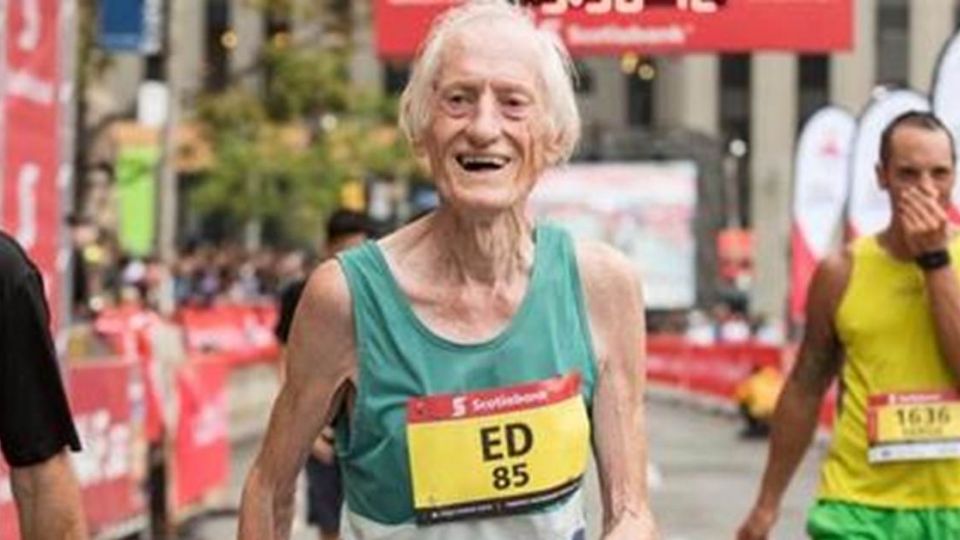 【影片】比肩年輕人! 85歲老翁不到4小時破馬拉松紀錄