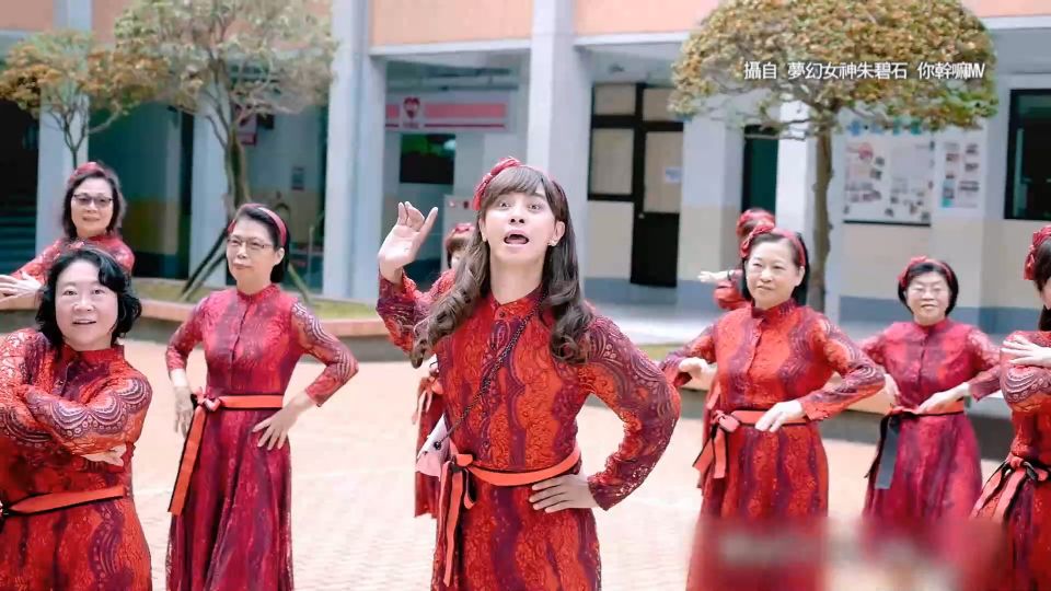 女神朱碧石洗腦歌登熱搜榜 撞臉羅志祥