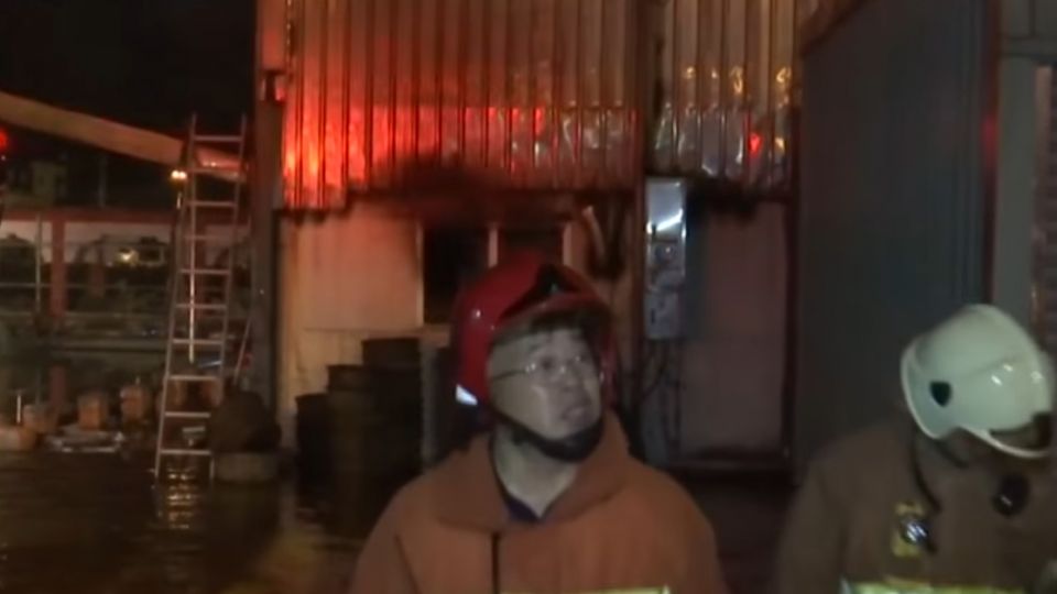 「家人都還沒出來」 父逃出守屋外等希望