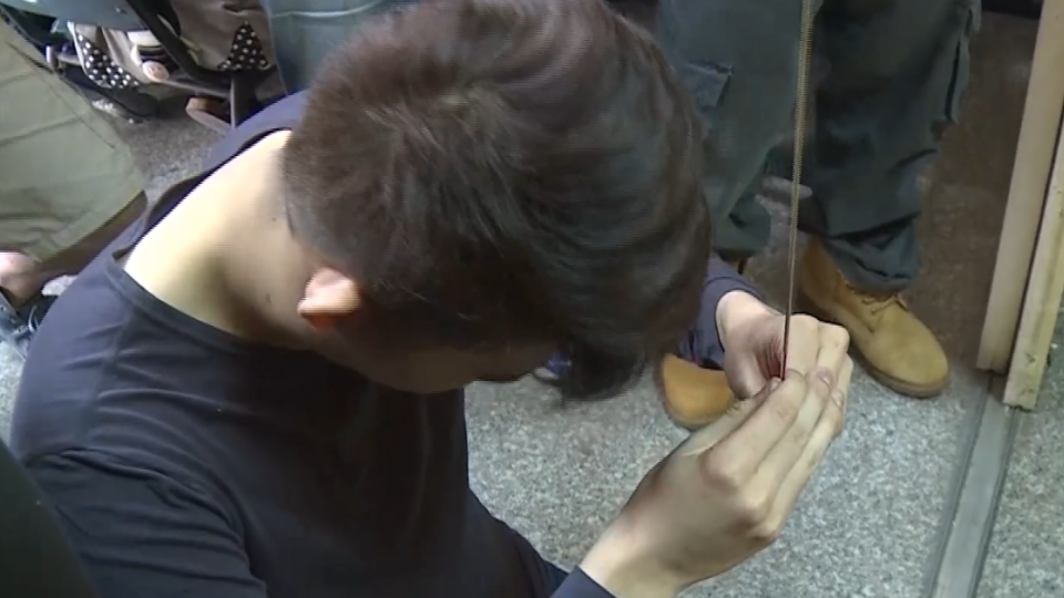 吳少爺酒駕撞死人 隔36小時到靈堂下跪道歉