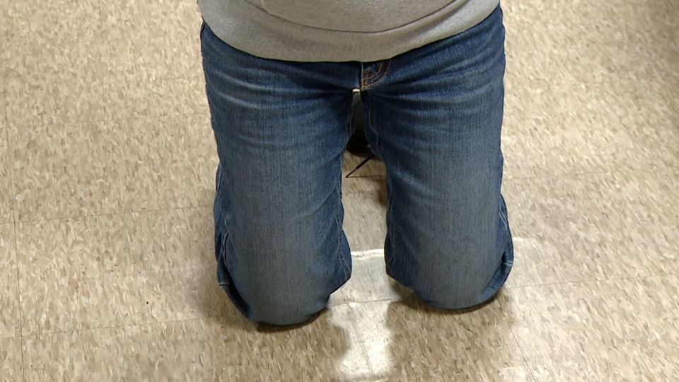 「拜託！別再跳了」 小巨蛋居民向藝人、歌迷下跪