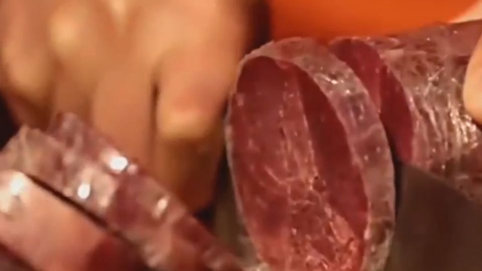 餐廳都這樣賣！碎牛肉加卡拉膠「黏合變牛排」