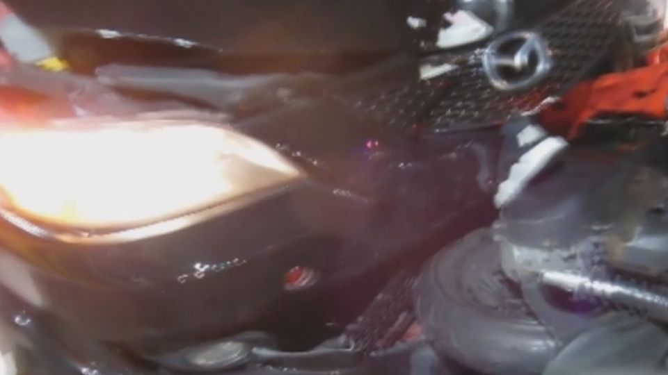 左轉車對撞直行機車 乘客遭撞飛滑行10米