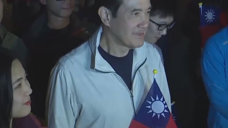 卸任後首次元旦升旗 馬英九跛腳來參加