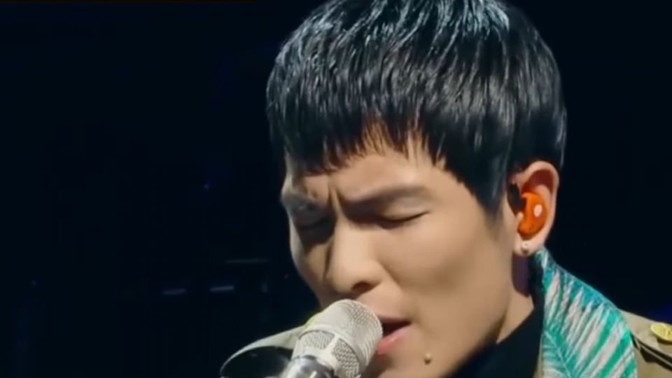 獅子合唱團改走抒情風 老蕭壓力大狂吃香蕉