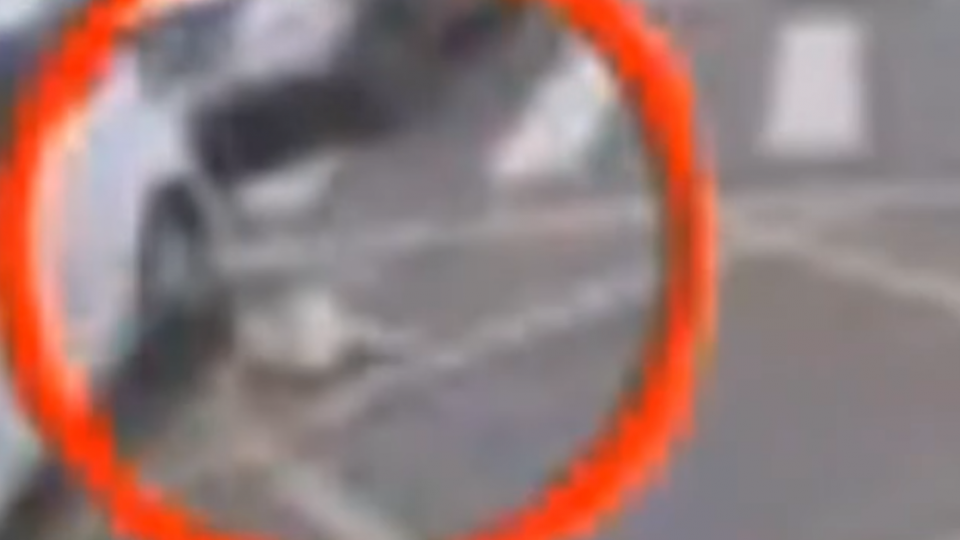 救護車載老婦就醫 女童突衝出挨撞