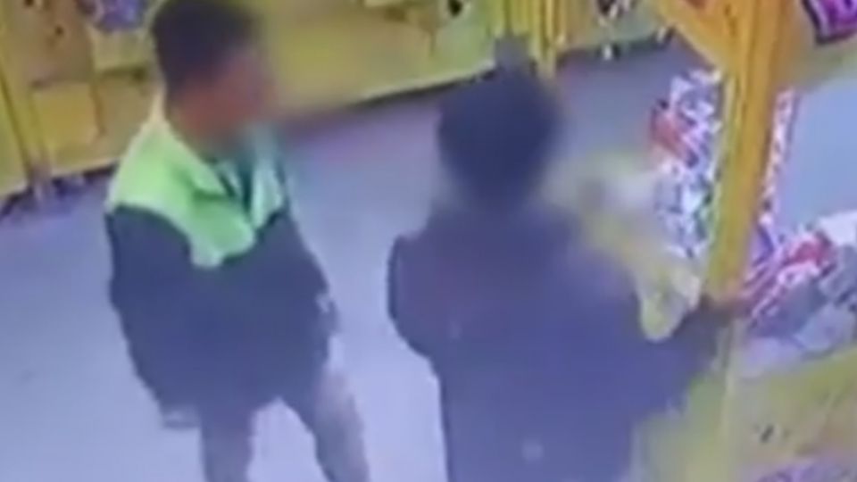 又踹又撞！3少年破壞娃娃機取商品 恐觸法