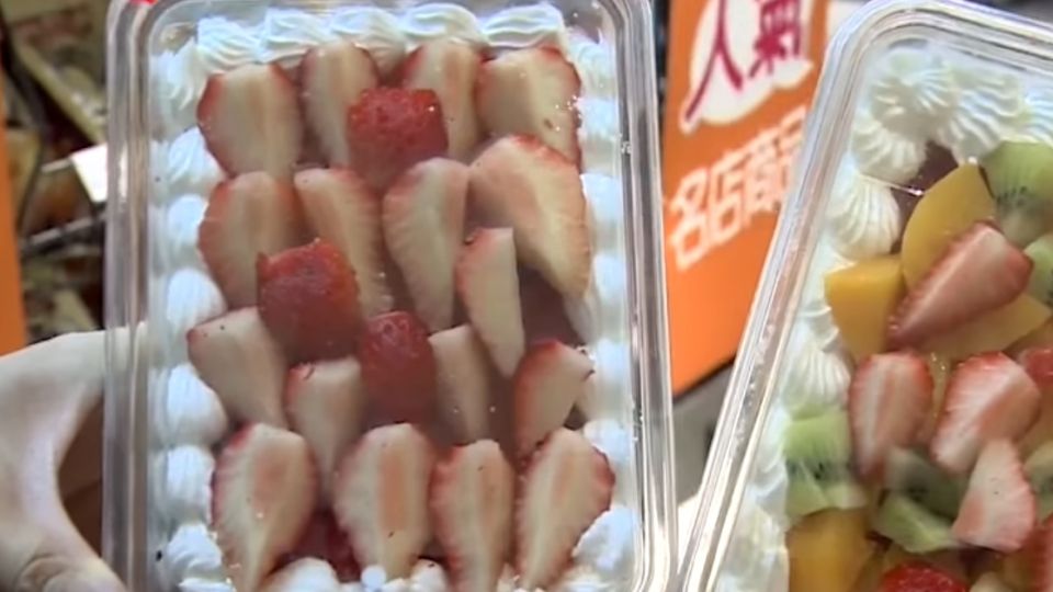 草莓蛋糕真的太紅！ 競爭對手推出縮小版「致敬」