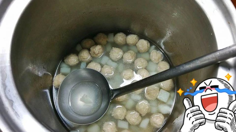 滿滿貢丸留鍋底!全班營養午餐這樣吃 網友看完「大噴淚」
