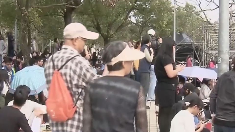 五月天開唱倒數 千人打地鋪.封鎖線外佔位