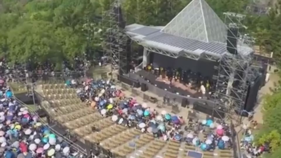 聽五月天的話 上萬歌迷守秩序乖乖進場