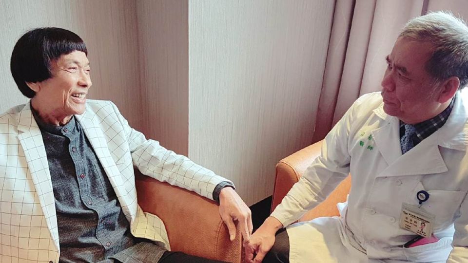 不想被打擾！傳豬哥亮悄悄換房「謝金燕全程陪」
