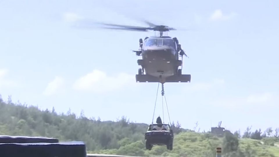 陸軍黑鷹直升機 年底移交15架給空軍