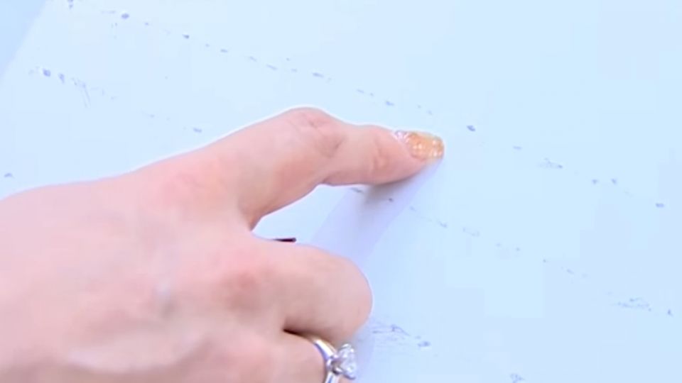 臨停惹到誰？ 網紅百萬敞篷遭潑三秒膠