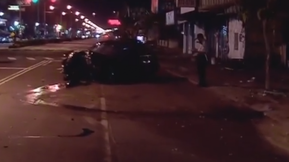 疑車速快！轎車撞機車 騎士遭拖行噴飛不治