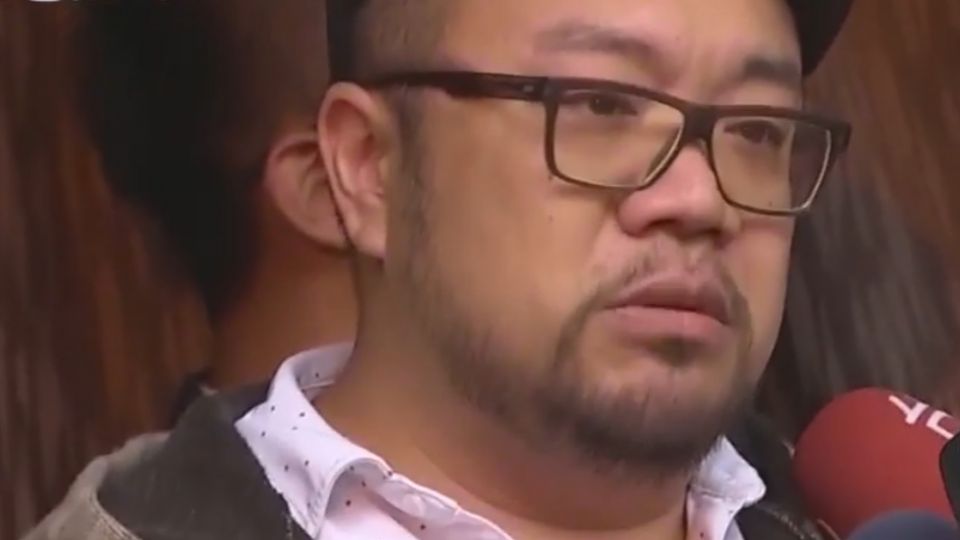 大尾鱸鰻演員群 靈堂向豬哥亮致意