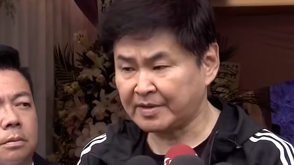 駁斥不合謠言 賀一航返國速到靈堂悼念師父