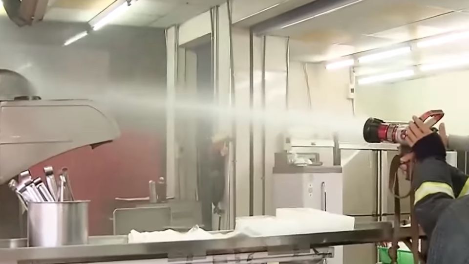 早餐店起火店員急逃 顧客堅持買水煎包