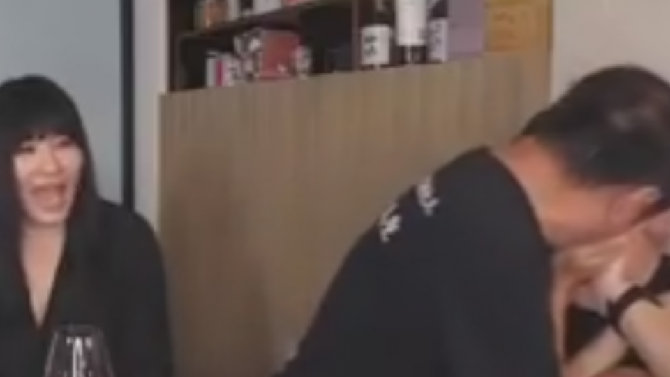 演戲演出好交情！ 蔡振南直播竟強吻盧廣仲