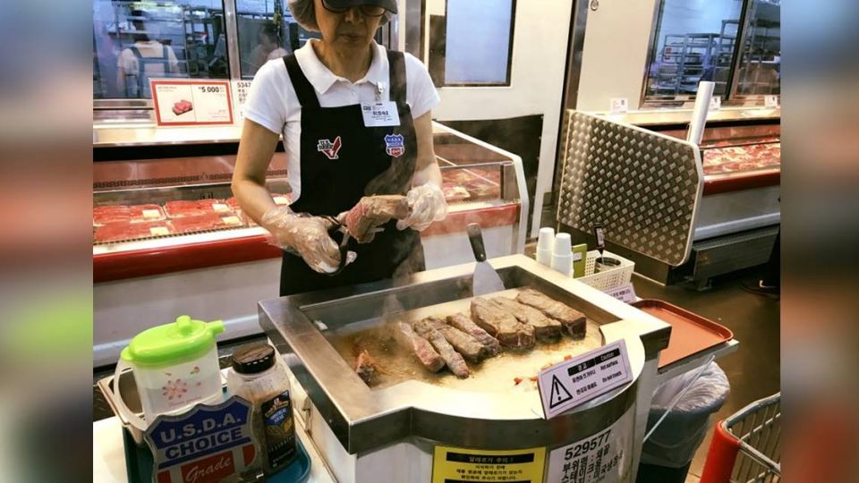 韓好市多試吃牛排份量超多 網嘆：在台灣會被吃倒