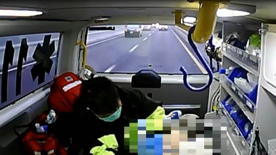腿腰擦傷!消防員稱「詳細檢查」 強脫少女內褲驗傷