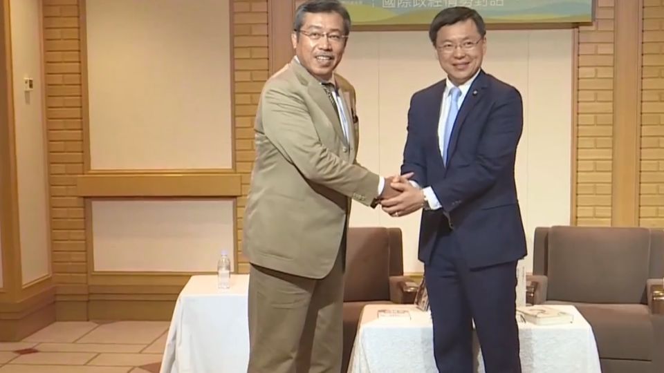 趙天麟請益弘兼憲史 漫畫藝術行銷高雄