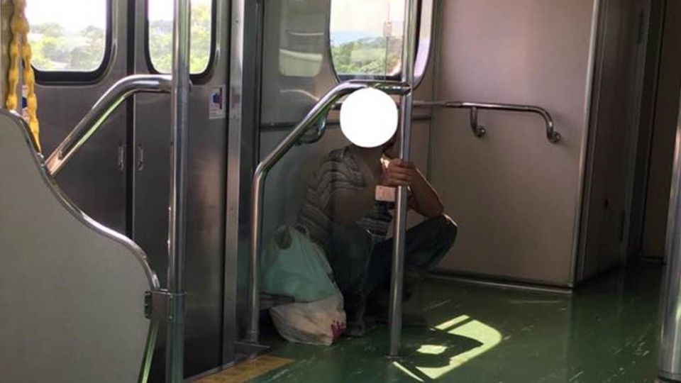 心酸!搭台鐵整排空位沒人坐 工人竟因這件事只願「蹲角落」