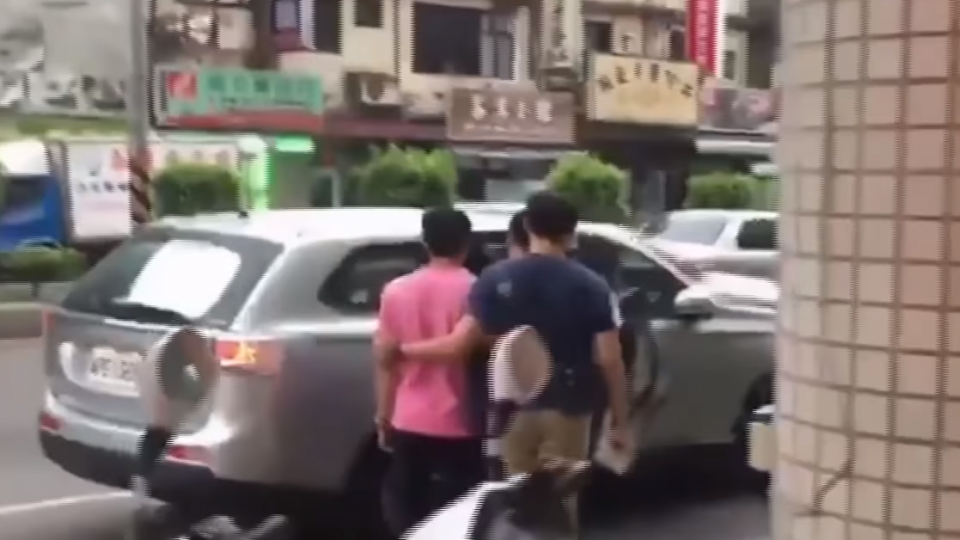 直播嗆聲「剛打完人」 到案稱「揮拳打破玻璃」