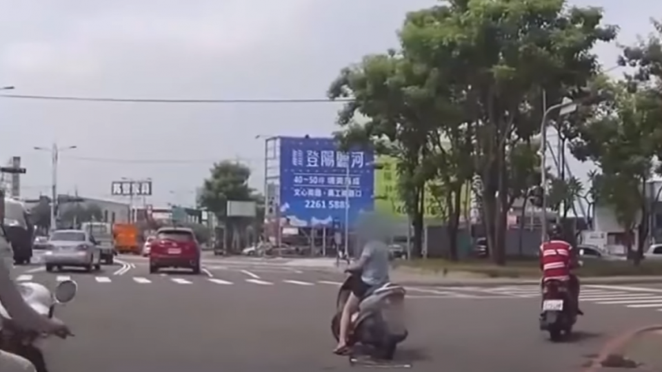 違規被叭3聲 女騎士理智線斷大飆國罵