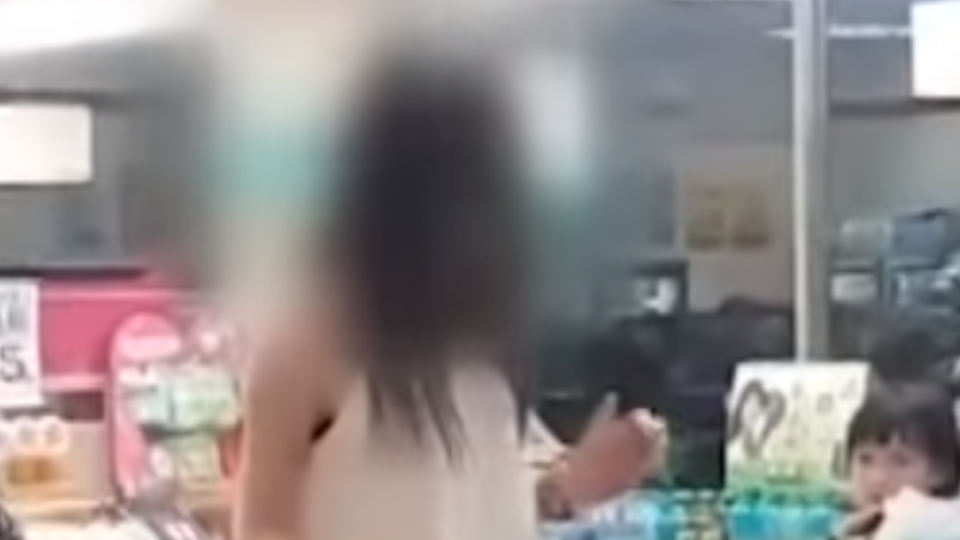 整個城市都我的舞台！女在超商勁歌熱舞