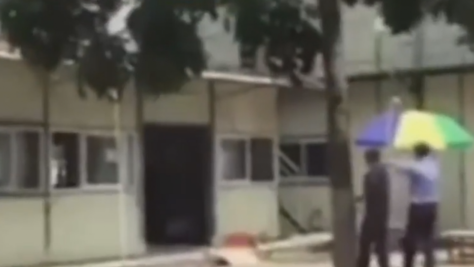 對酒醉持刀工人連開5槍　陸警遭批亂開槍