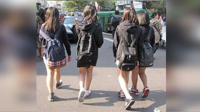 【更新】「活寶媽」送女上學沿路載8人 她崩潰哭喊：根本開校車！