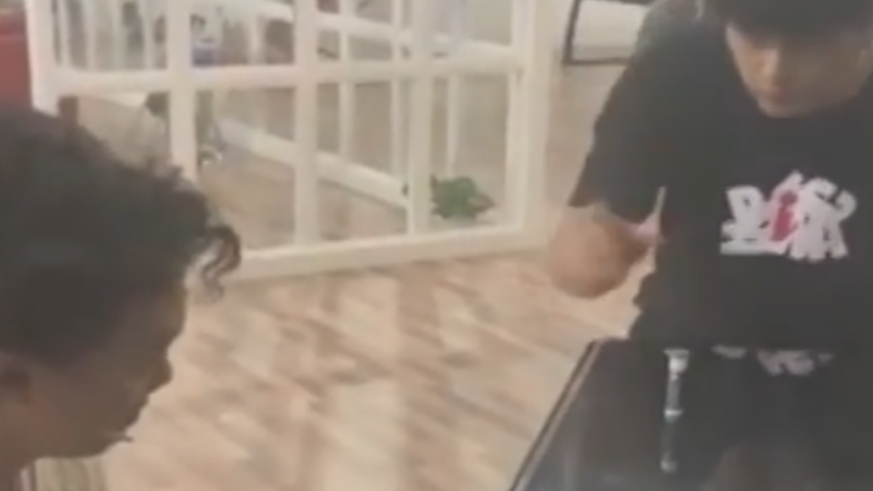 周杰倫炫魔術神技！ 陳奕迅看「硬幣自動掉下」秒尖叫