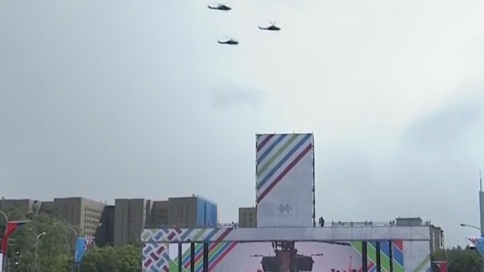 106年國慶大典 阿帕契首度飛越總統府