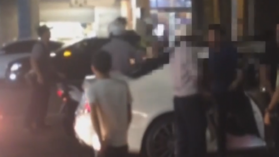 行車糾紛撂人鬥毆 火氣大嗆警「警察打人」