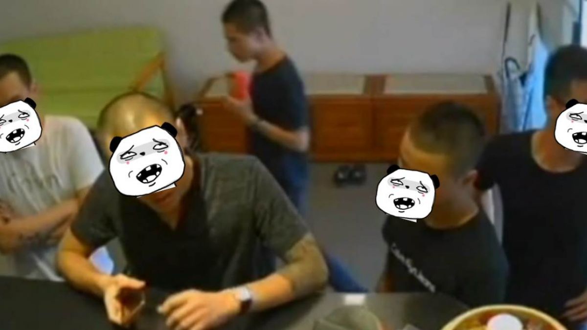 病房內刺龍刺鳳!護理師發藥超緊張…黑衣人卻「反差萌」笑噴