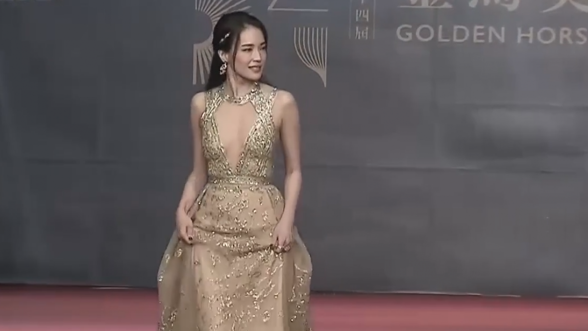 金馬紅毯最美！ 舒淇身穿金色禮服奪殊榮