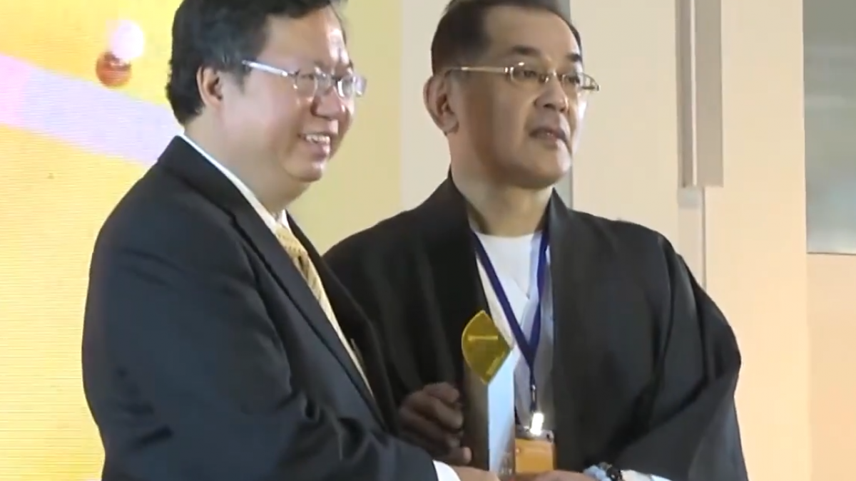 「桃園三金」嚴選79間優良店家 請市長鄭文燦頒獎