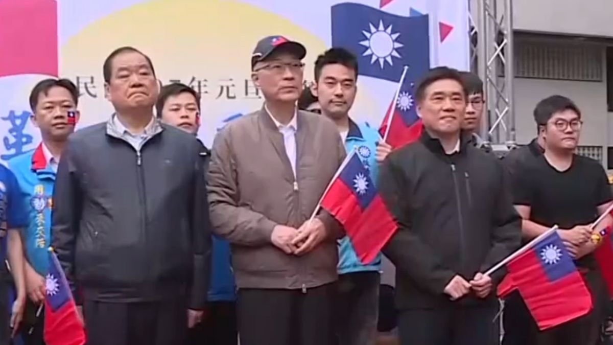 元旦藍營升旗活動 吳敦義、馬英九南北尬場