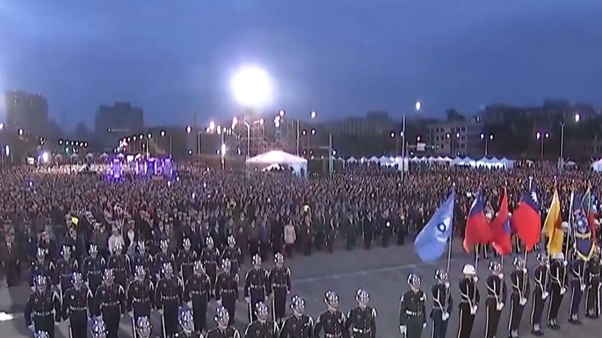 2018選舉年 藍綠元旦升旗尬場飄「政治味」