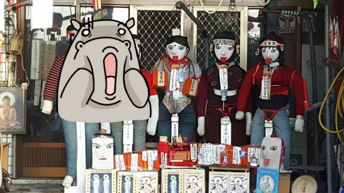 恐怖!門前站5尊鳳眼吐舌人偶 阿伯:是跟回來的女鬼
