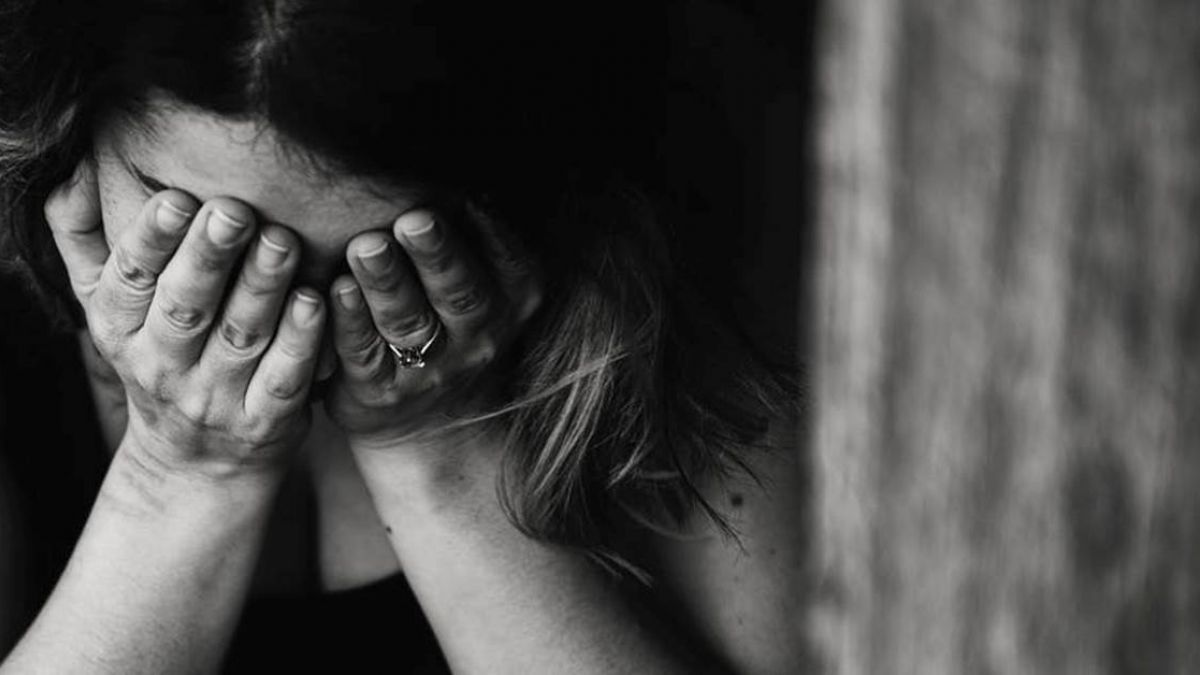夫手機驚見小三照片!外遇情已逝…妻糾結:該原諒他嗎?