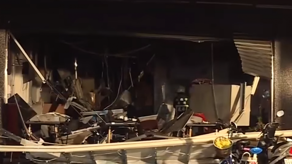 重回氣爆現場 便當店裝潢被炸開滿地碎玻璃