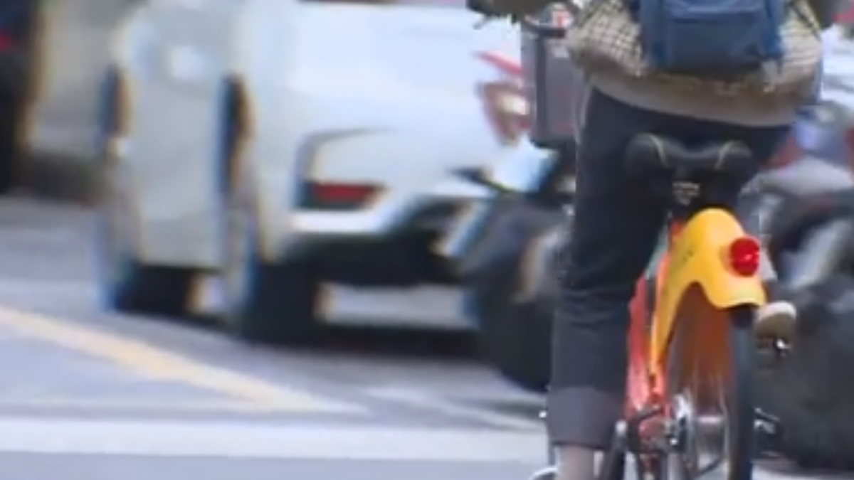 牽車變撞車！Ubike站設馬路上 民怨「太危險」