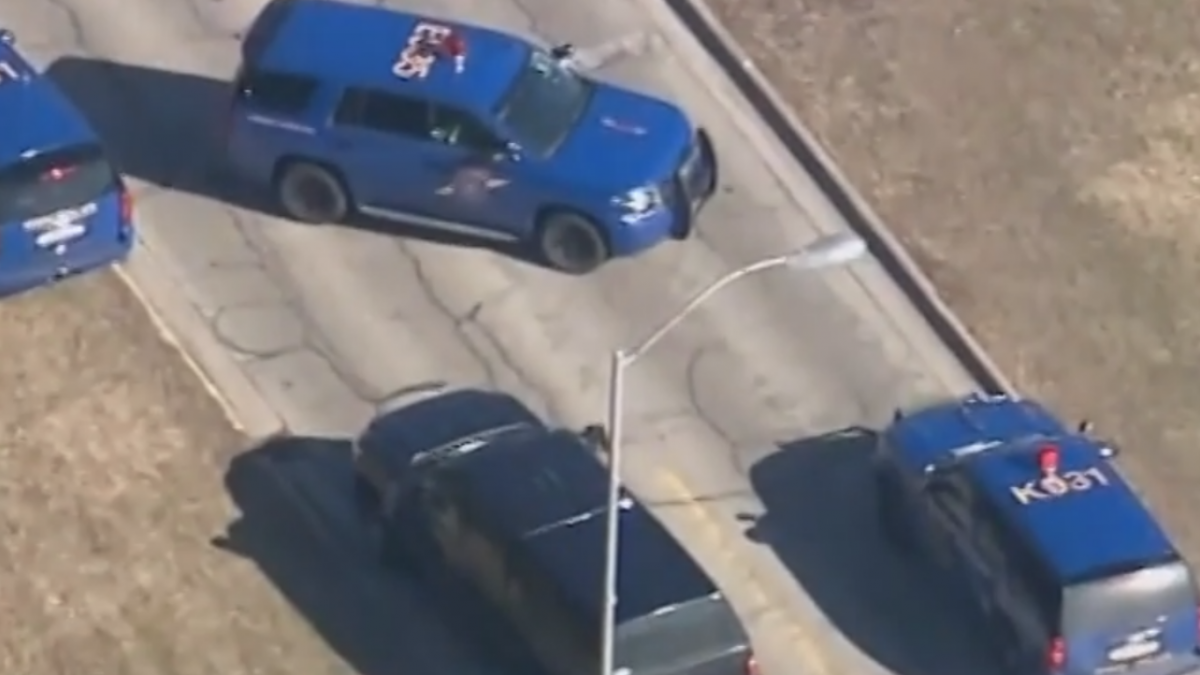 美校園再傳槍響 19歲嫌宿舍槍殺父母後逃逸