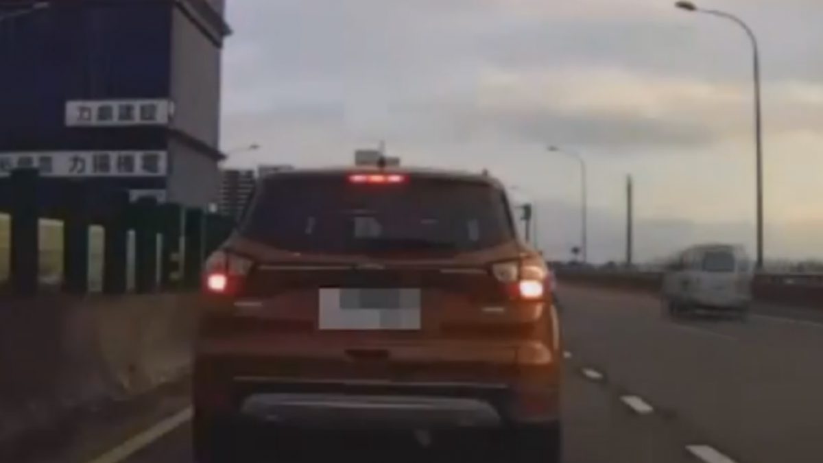 才說完有追撞 下一秒..自己成被撞主角