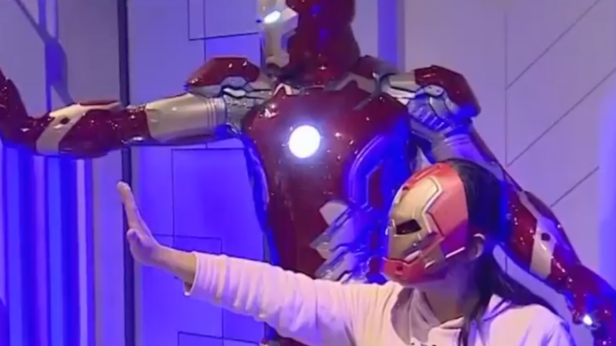 試營運就斷手！「免費參觀」英雄公仔受損多