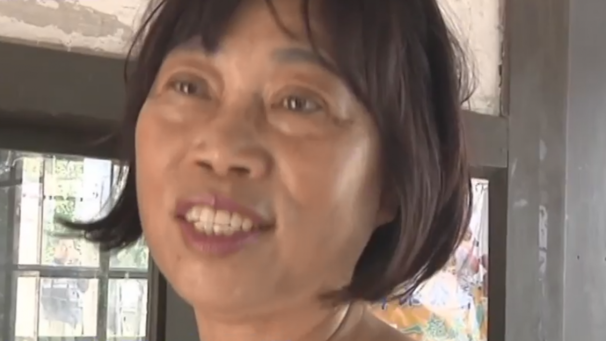 議員「長輩圖」被鏡子出賣 網友：修圖修一半？