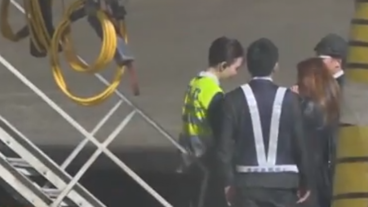 孫鵬、狄鶯赴美急搭機 付2萬走環宇VIP通道