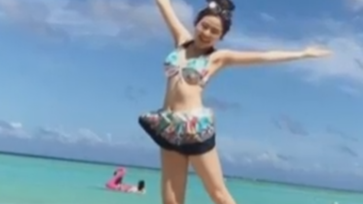 楊小黎秀比基尼 昔日肉感童星變氣質女星